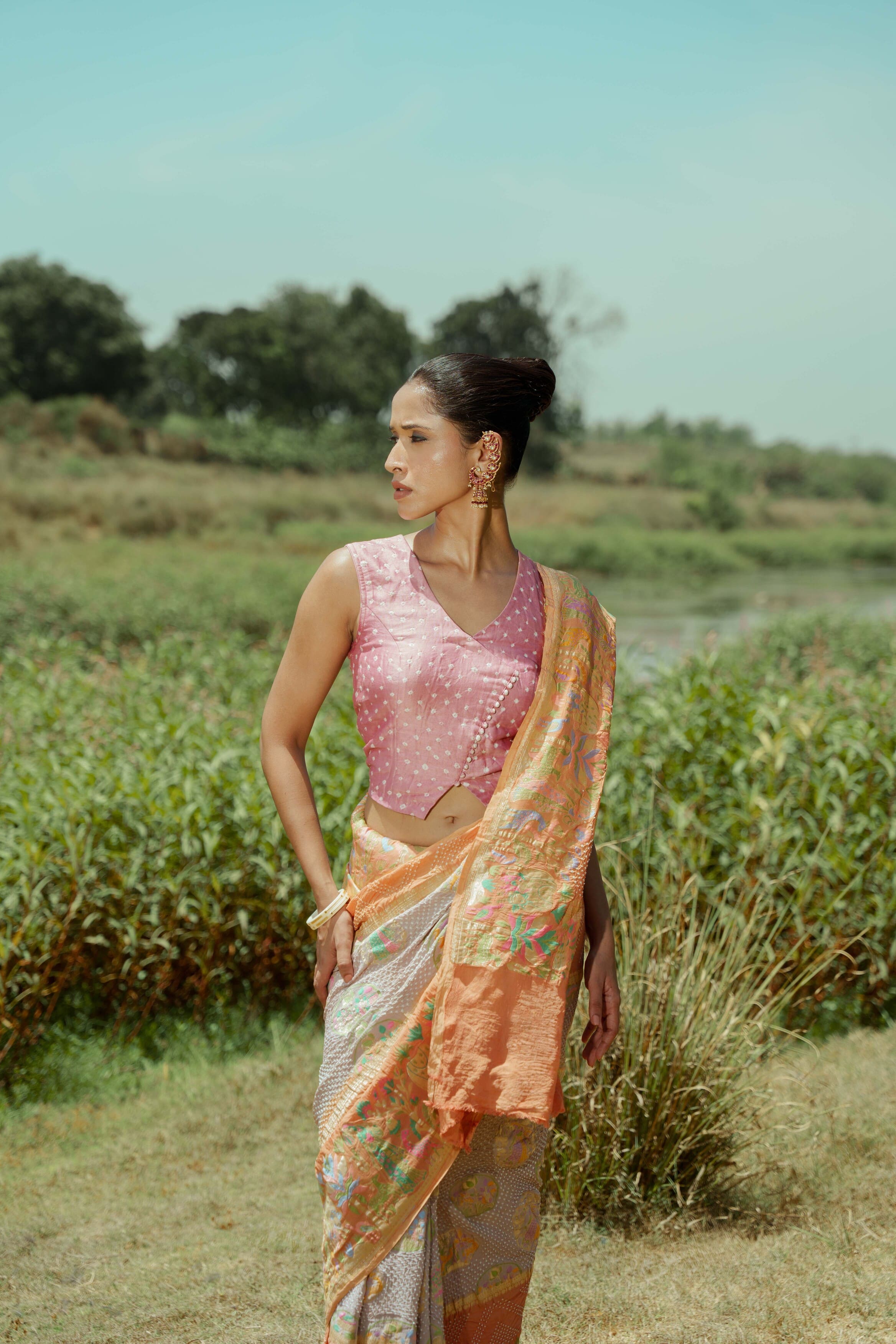 Pichwaie Beige and Peach Bandhani Saree