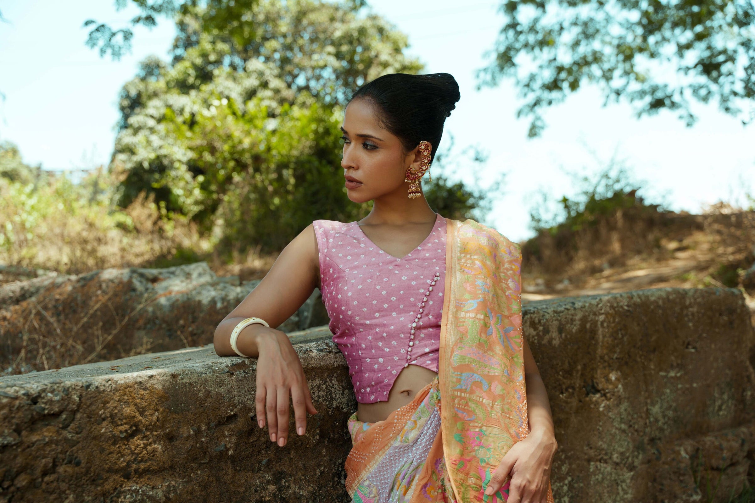 Pichwaie Beige and Peach Bandhani Saree