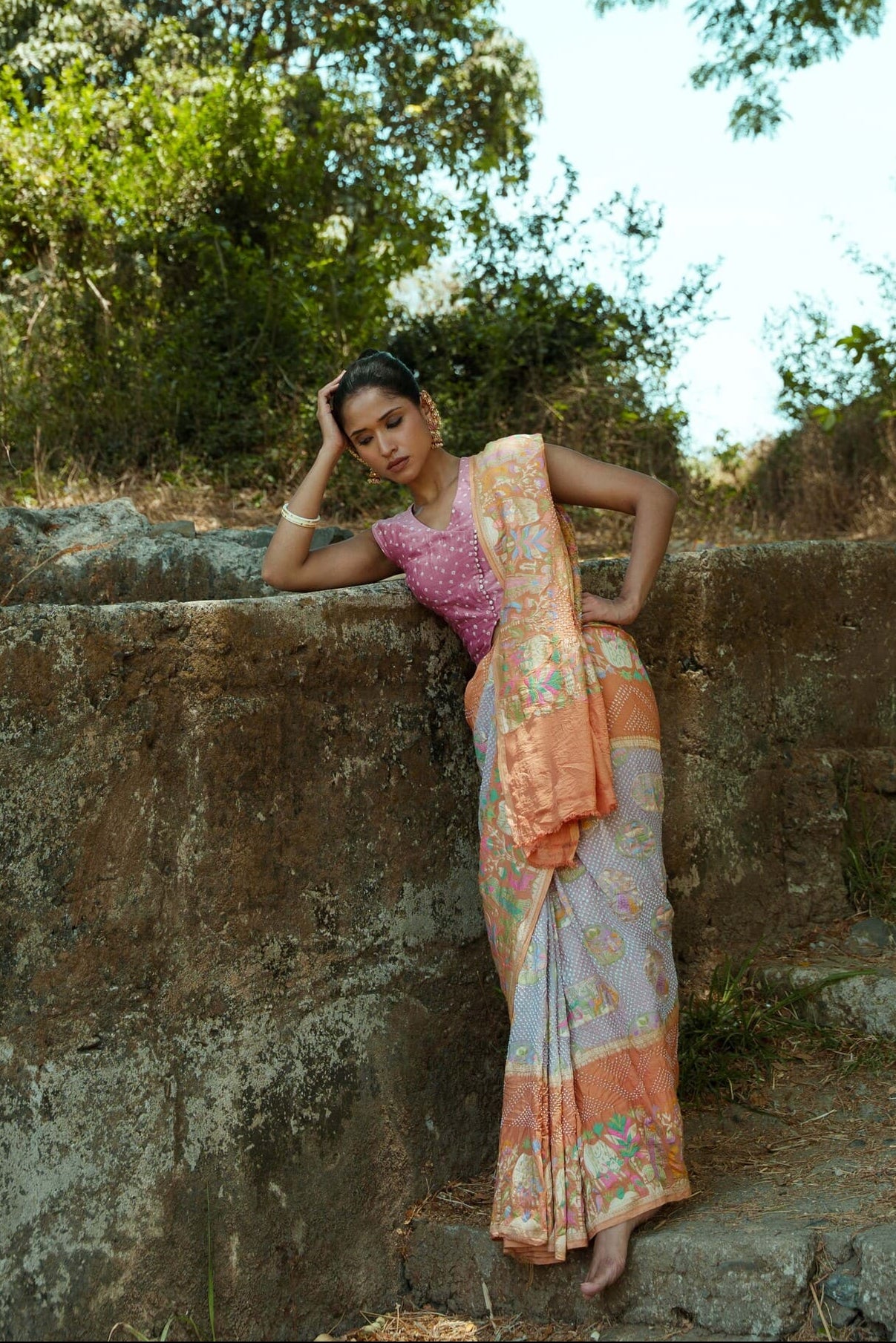 Pichwaie Beige and Peach Bandhani Saree