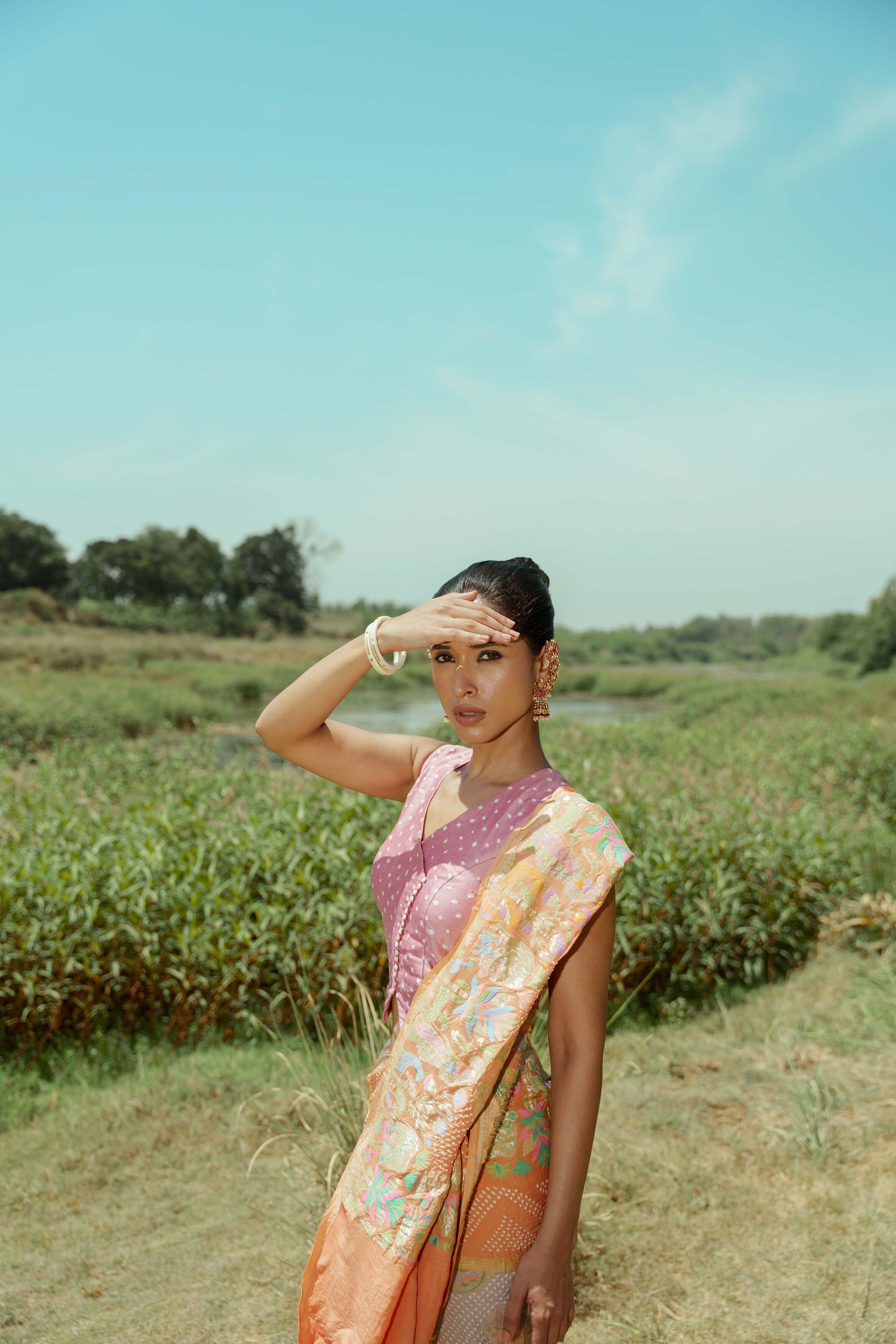 Pichwaie Beige and Peach Bandhani Saree